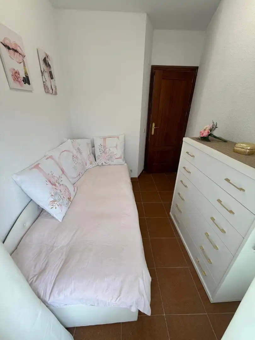 Habitación de Casa o chalet en venta en Navamorcuende con Calefacción, Terraza y Amueblado