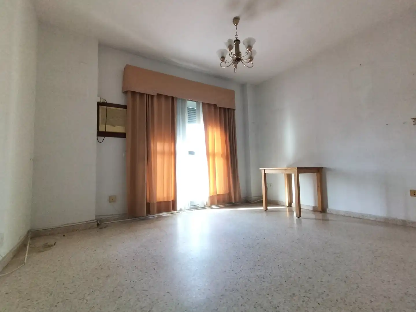 Living room of Flat for sale in  Sevilla Capital  with Air Conditioner and Balcony