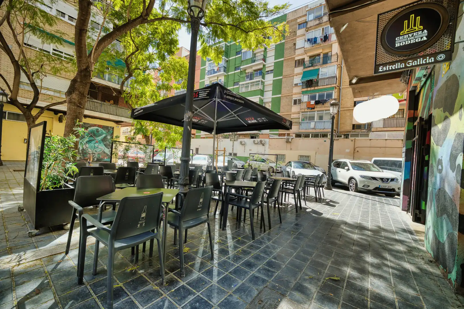 Terrasse von Geschaftsraum zur ubertragung in Valencia mit Klimaanlage, Terrasse und Möbliert