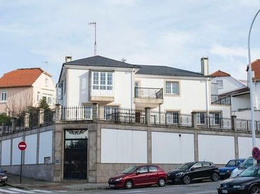 Local comercial en alquiler en Centro - Juan Flórez - Plaza Pontevedra