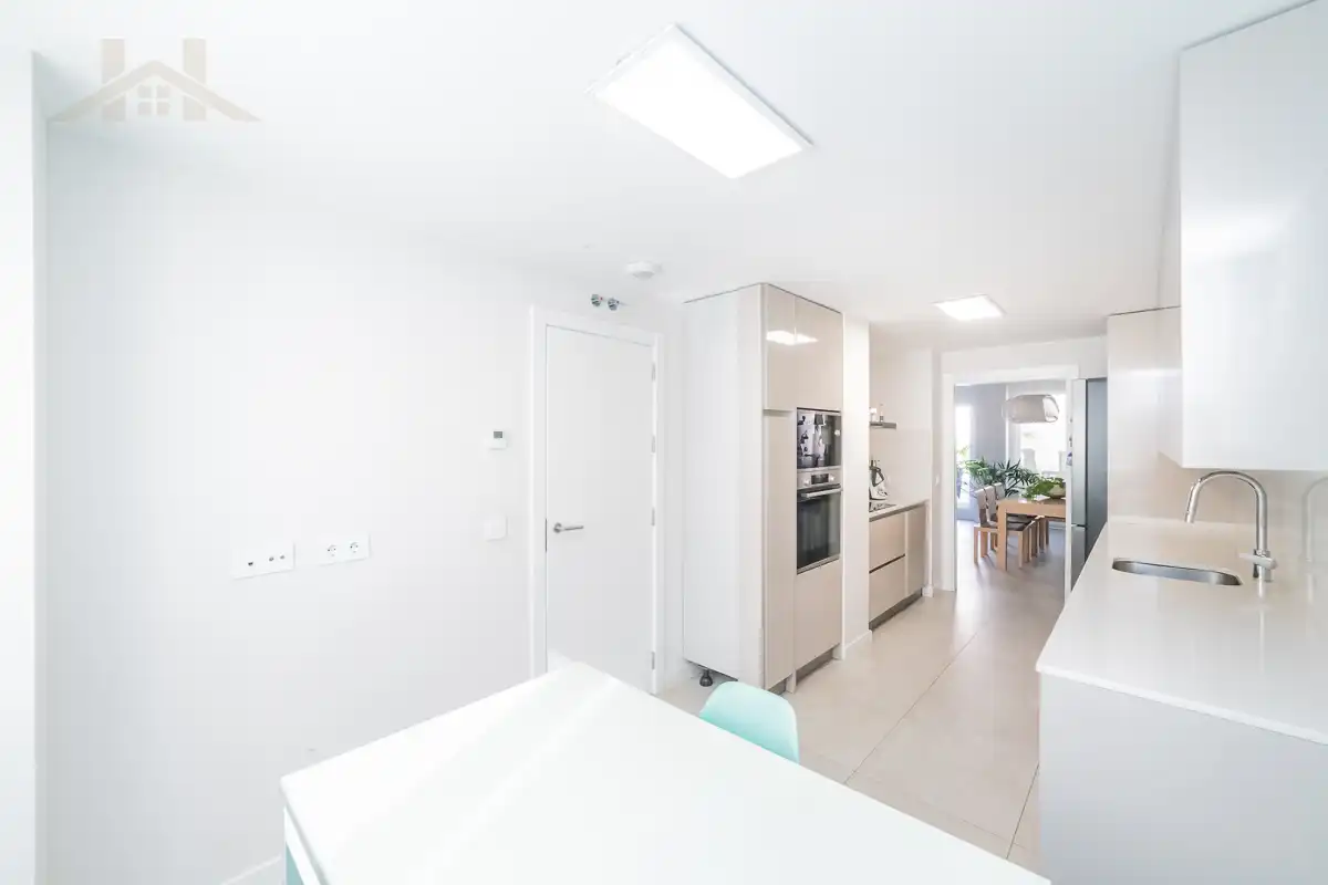 Casa adosada en venta en Avenida de la Armada Española, Cortijo Sur