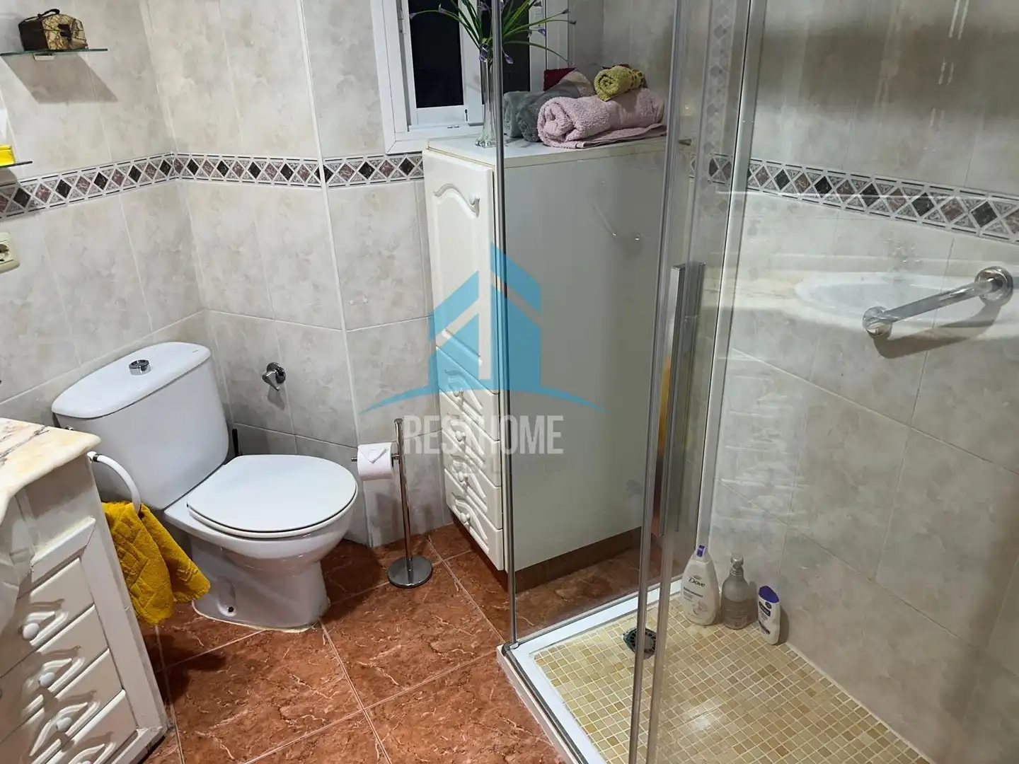 Badezimmer von Wohnung zum Verkauf in Cullera mit Klimaanlage, Privatgarten und Terrasse