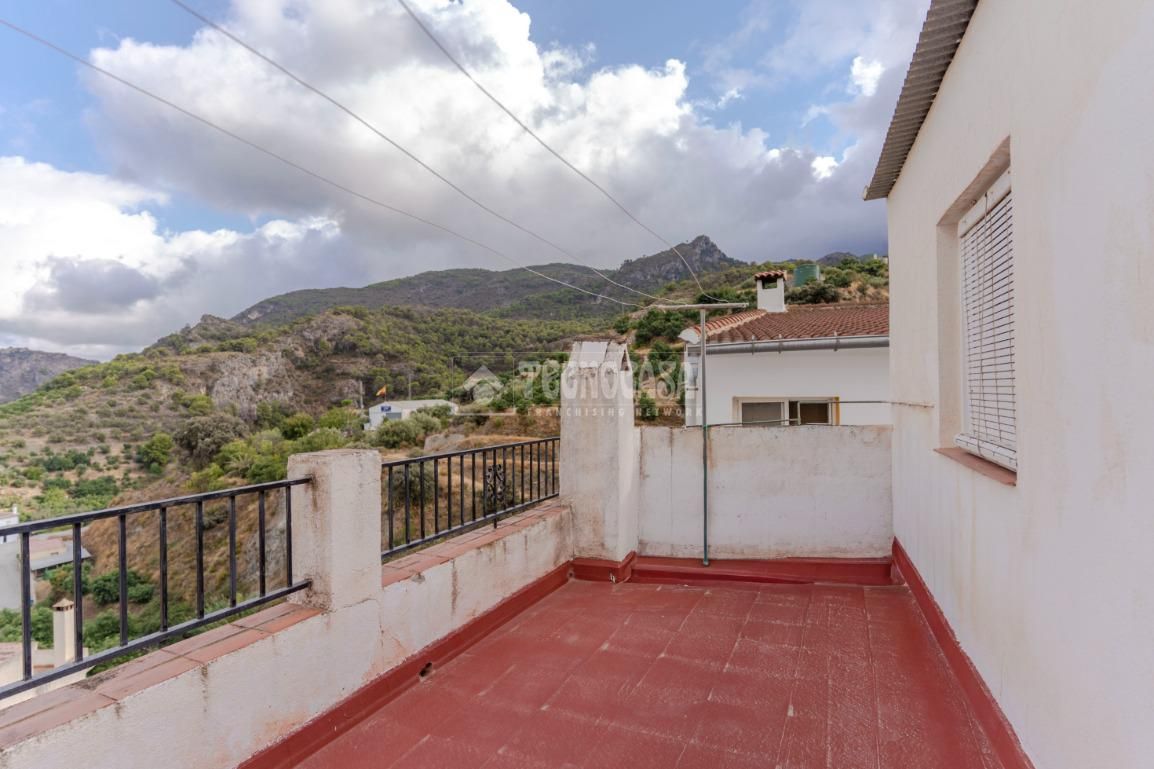 Vista exterior de Casa adosada en venda en Los Guájares amb Terrassa