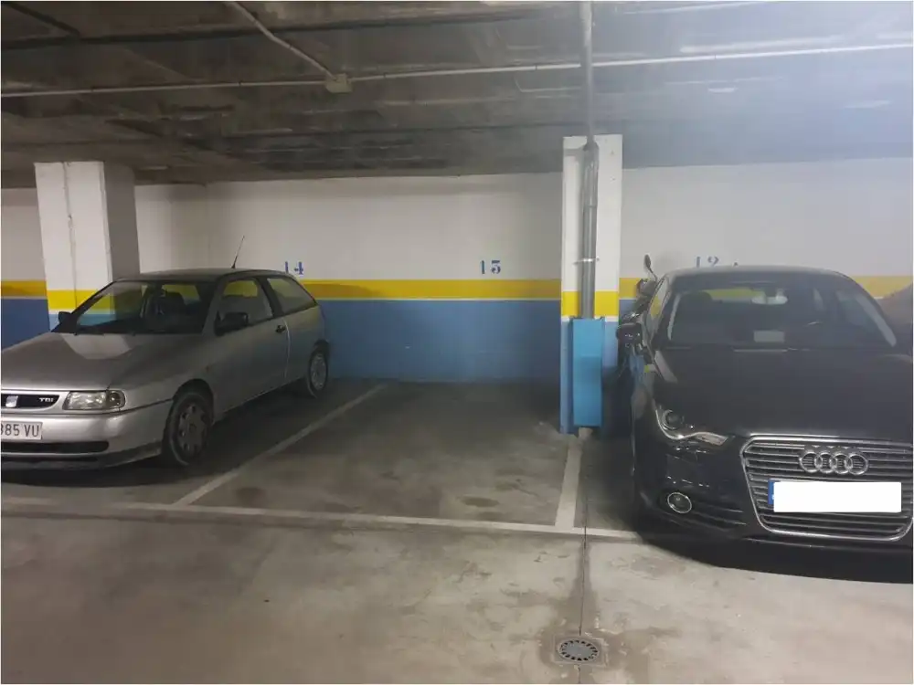 Parkplatz mit Aufzug zur Miete in Avenida Reina Victoria, imagen 2