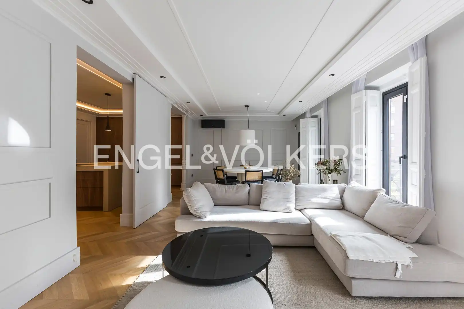 Living room of Flat for sale in Madrid  with Air Conditioner, Heating and Parquet flooring
