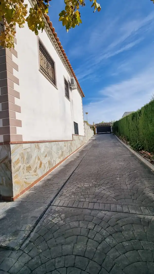 Vista exterior de Casa o chalet en venta en La Rambla con Aire acondicionado, Jardín privado y Terraza