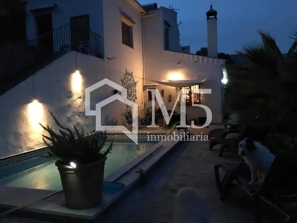 Casa rústica con piscina en venta en Sedella