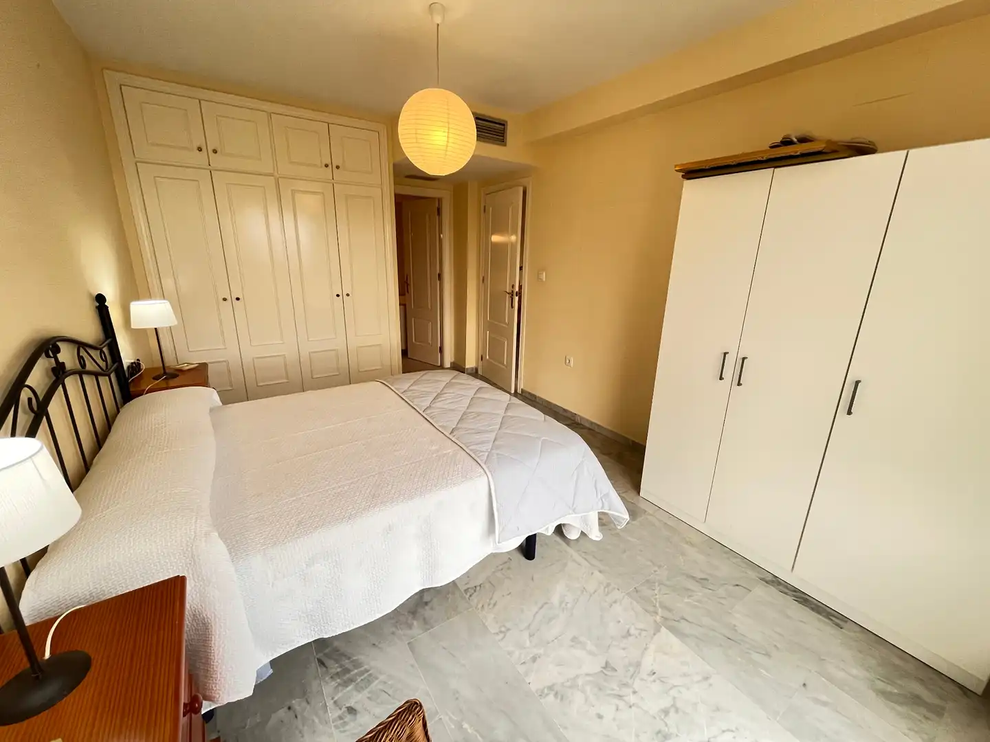 Bedroom of Apartments for rent in Marbella  with Air Conditioner, Terrace and Furnished