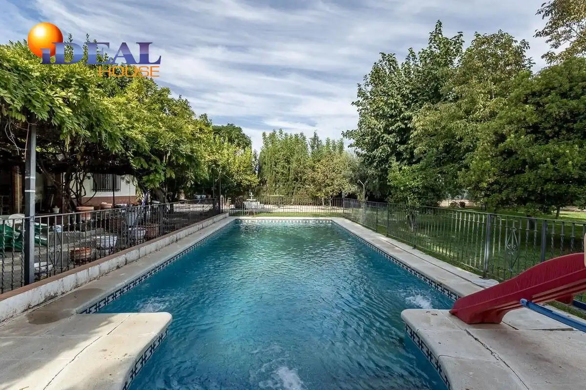 Casa con piscina en venta en Ogíjares
