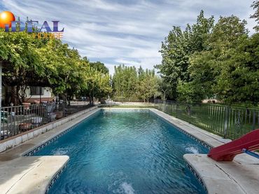 Casa con piscina en venta en Ogíjares