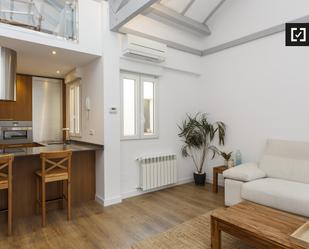 Living room of Flat to rent in  Madrid Capital  with Air Conditioner and Balcony