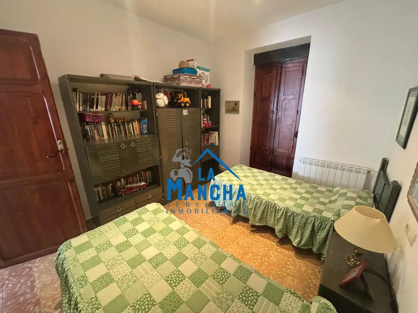 Habitación de Casa o chalet en venta en Hoya-Gonzalo con Calefacción, Jardín privado y Amueblado