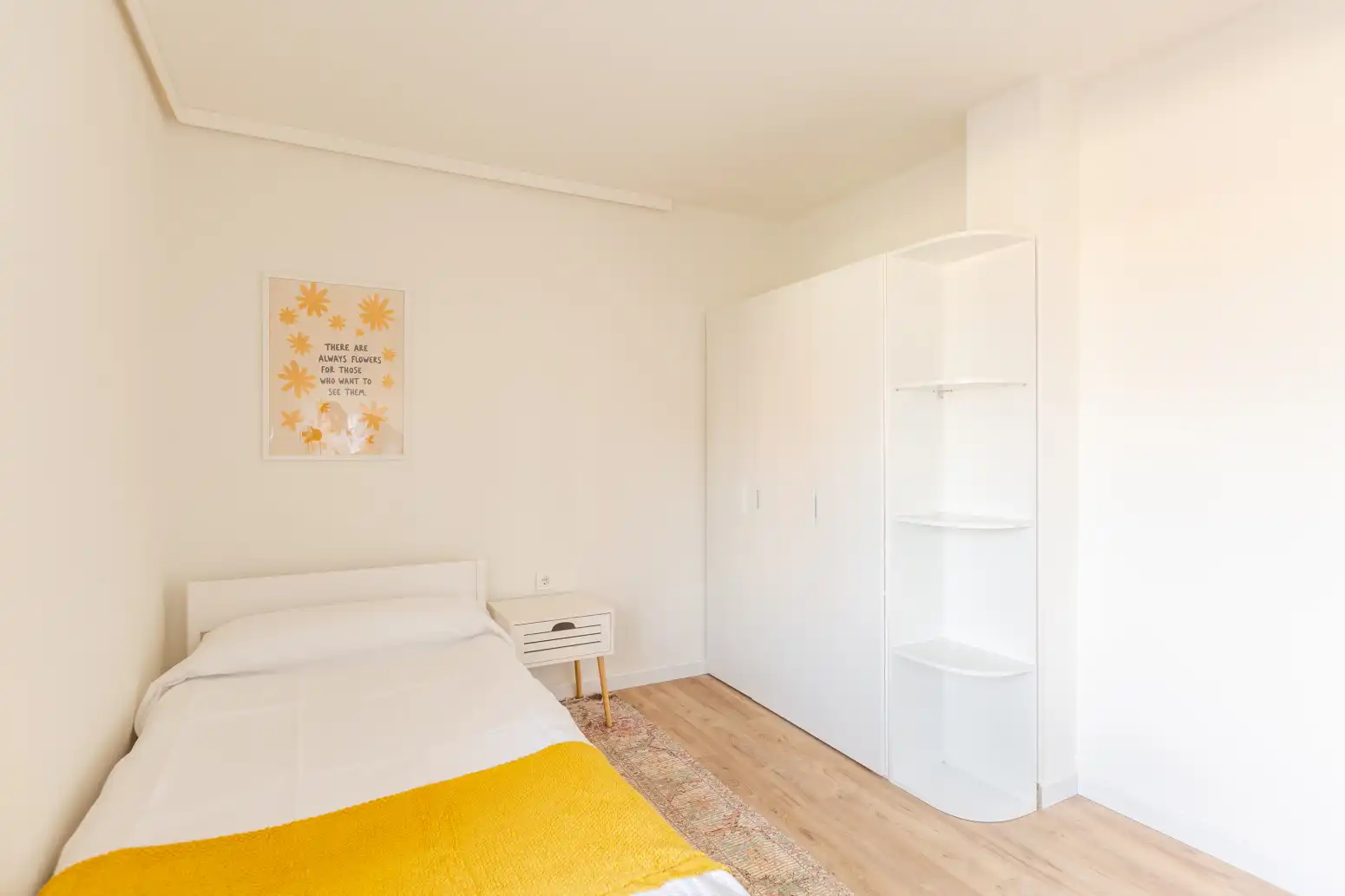 Schlafzimmer von Dachboden zur Miete in  Pamplona / Iruña mit Möbliert