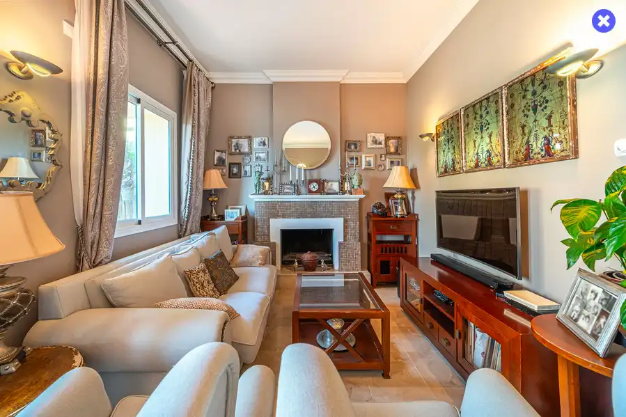 Sala de estar de Casa o chalet en venta en Istán con Aire acondicionado, Jardín privado y Piscina