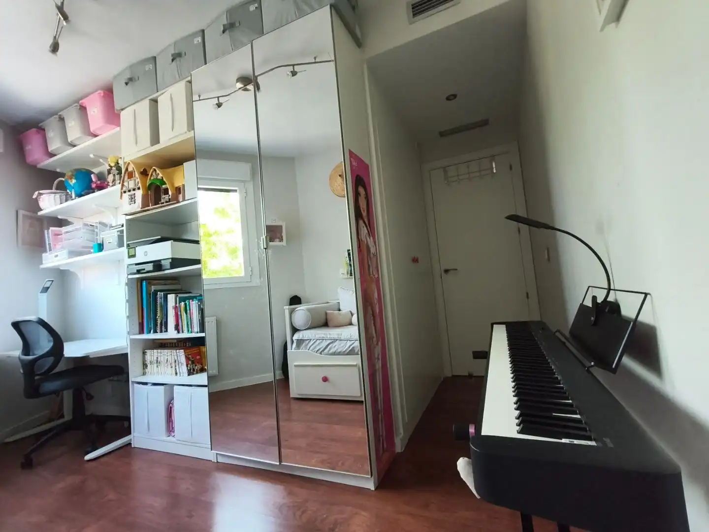 Bedroom of Flat for sale in  Madrid Capital  with Air Conditioner and Balcony