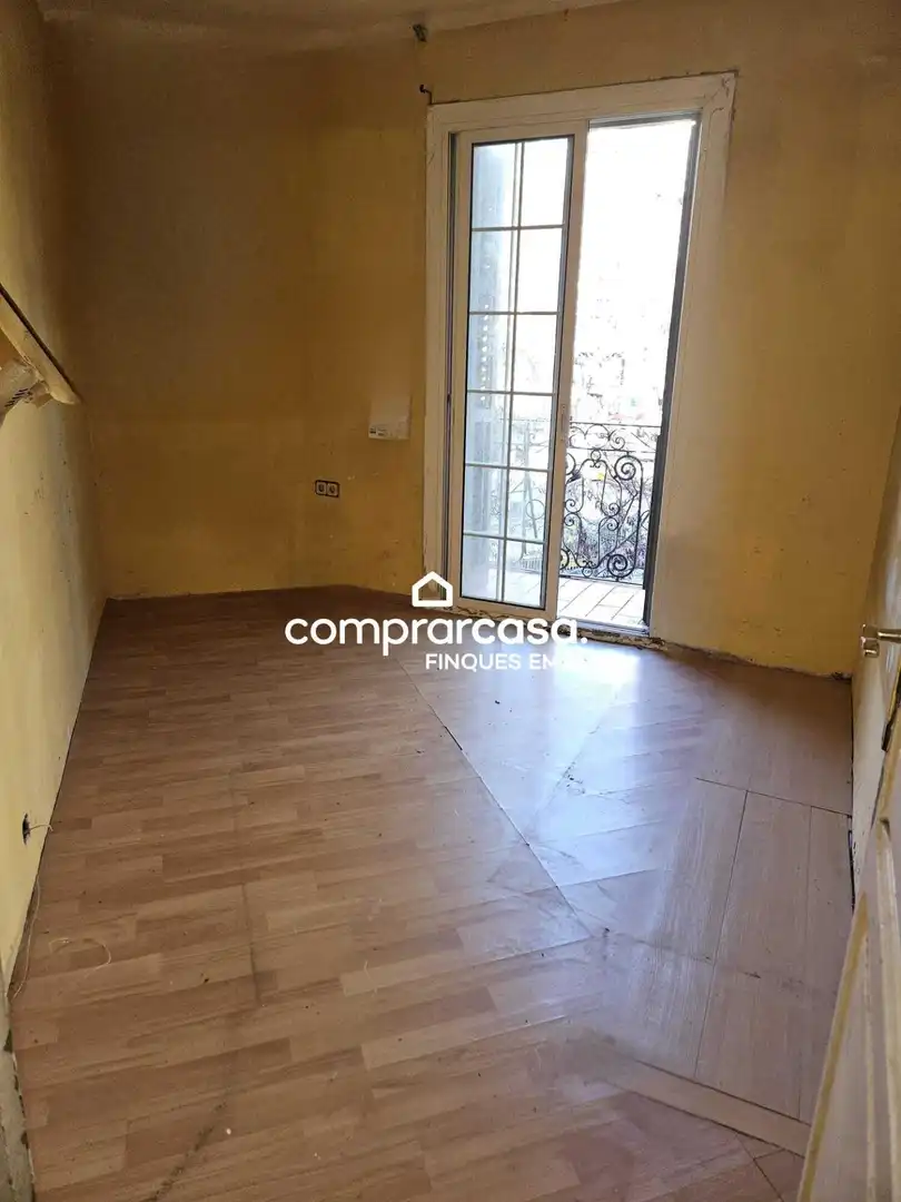Piso en venta en Barcelona con Balcón