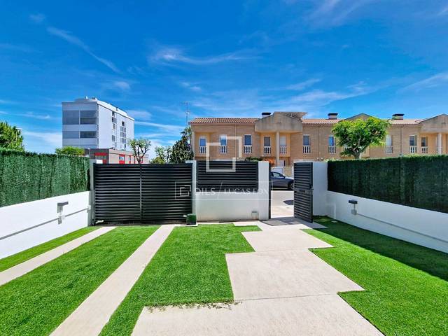 Casa-chalet en Venta en Cunit Residencial