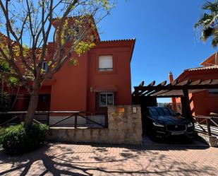 Casa adosada de lloguer amb opció a compra a Bahía de Marbella