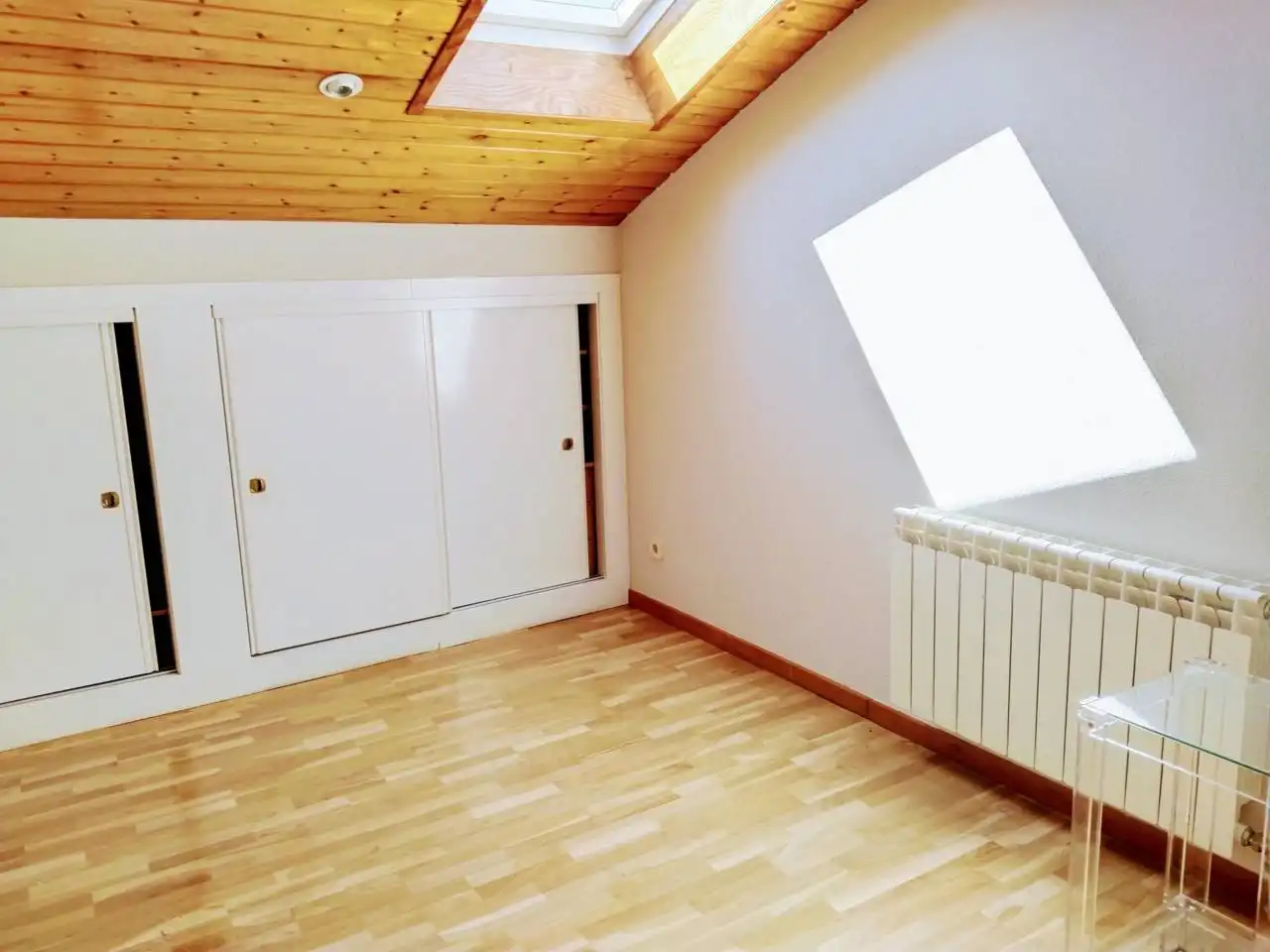 Habitación de Dúplex de alquiler en Burgos con Calefacción, Parquet y Amueblado