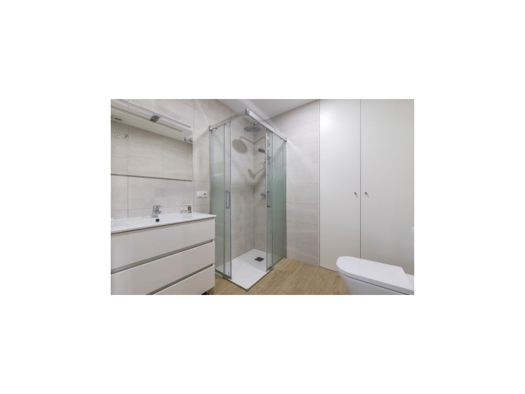 Bathroom of Apartment for sale in  Valencia Capital  with Air Conditioner and Furnished