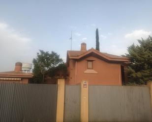 Vista exterior de Casa o xalet en venda en Ainzón amb Calefacció, Jardí privat i Terrassa