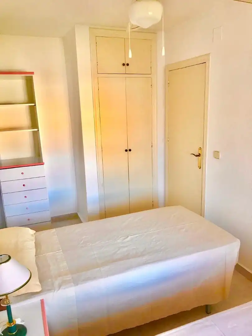 Dormitori de Dúplex de lloguer en La Manga del Mar Menor amb Terrassa, Piscina i Moblat