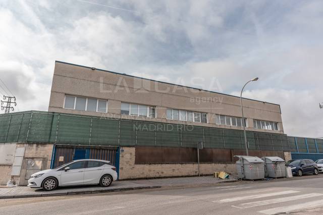 Nave industrial en Venta en Calle Puerto de Pajares en Leganés Norte