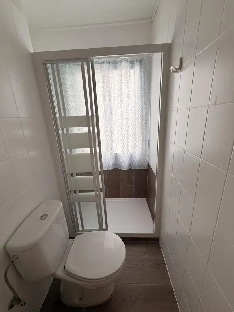 Baño de Piso de alquiler en Alicante / Alacant con Aire acondicionado y Amueblado