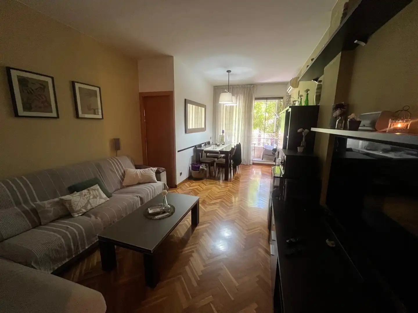 Wohnzimmer von Wohnung zum Verkauf in Barcelona mit Klimaanlage und Heizung