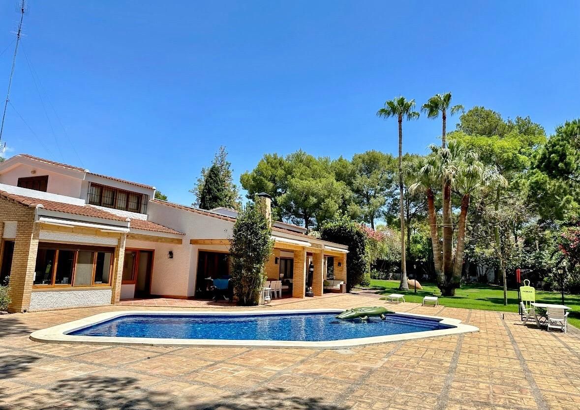Jardí de Casa o xalet de lloguer en Paterna amb Aire condicionat, Calefacció i Jardí privat