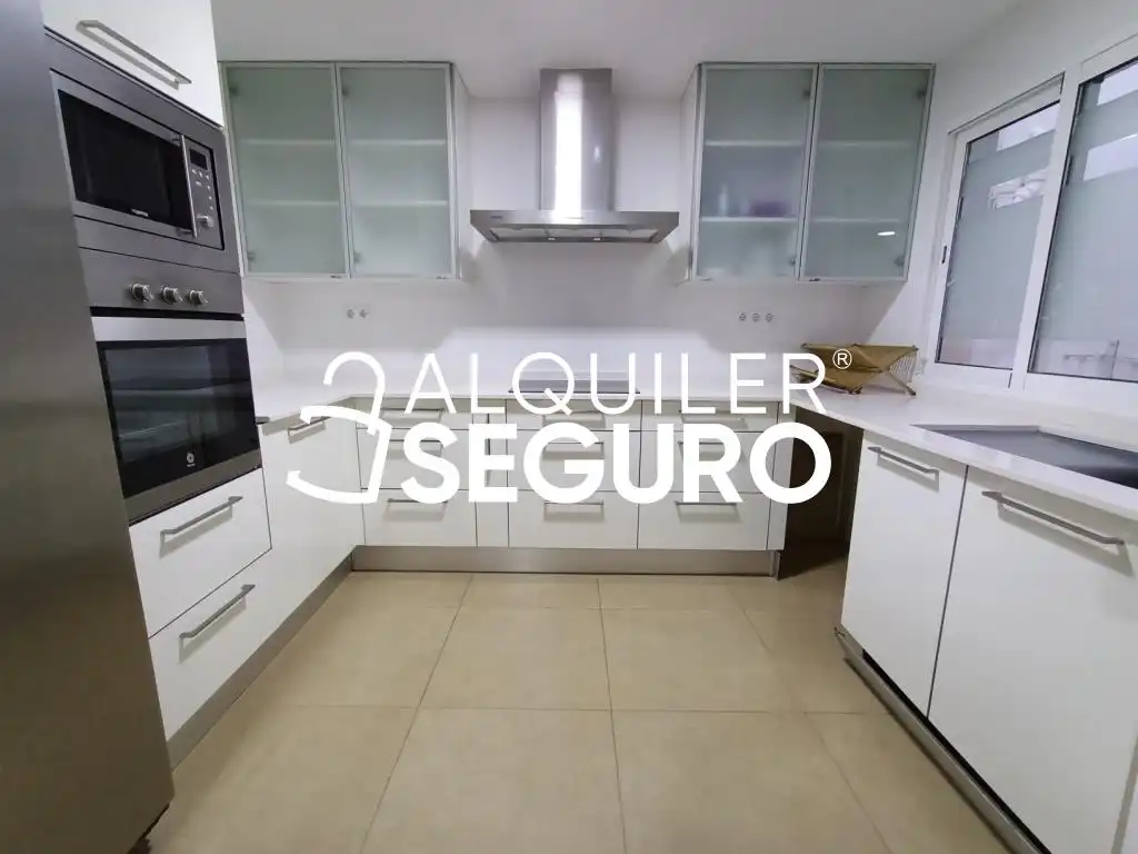 Piso de alquiler en Alfonso El Sabio, Barrio del Centro