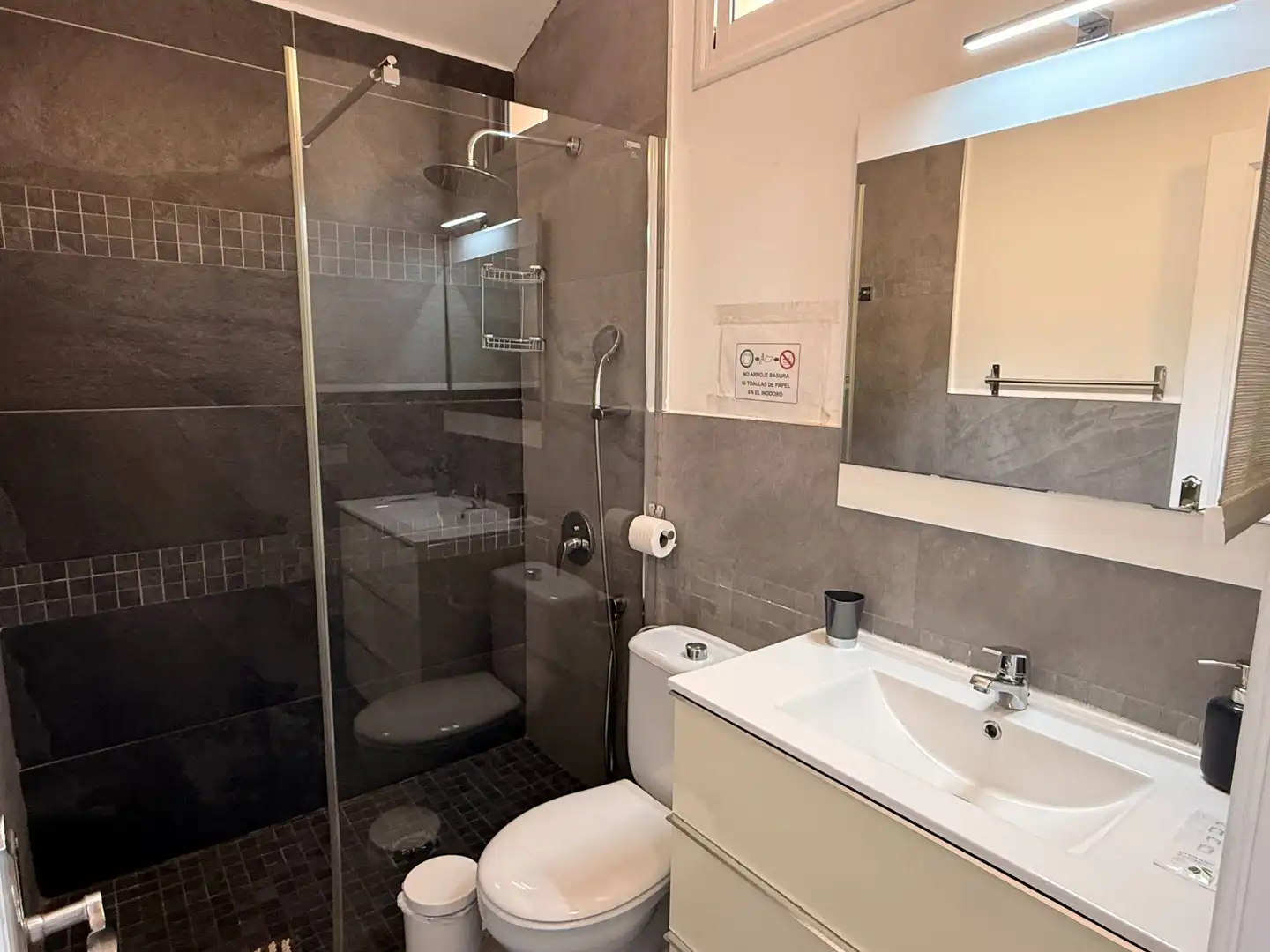 Baño de Dúplex en venta en San Bartolomé de Tirajana con Jardín privado, Terraza y Amueblado
