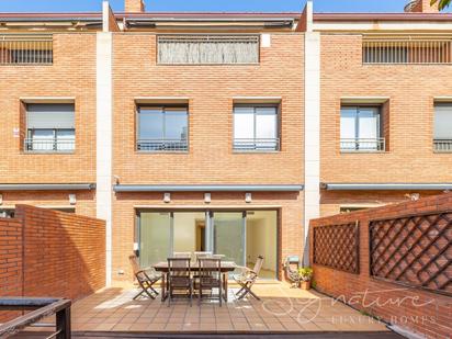 Terrassa de Casa adosada en venda en Sant Cugat del Vallès amb Aire condicionat, Piscina i Balcó