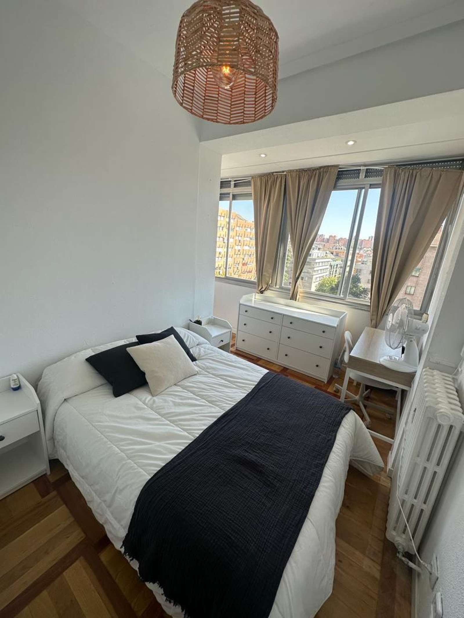 Bedroom of Flat to share in  Madrid Capital  with Air Conditioner, Heating and Terrace
