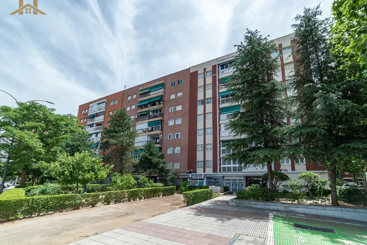 Vista exterior de Pis en venda en Alcorcón amb Calefacció i Moblat