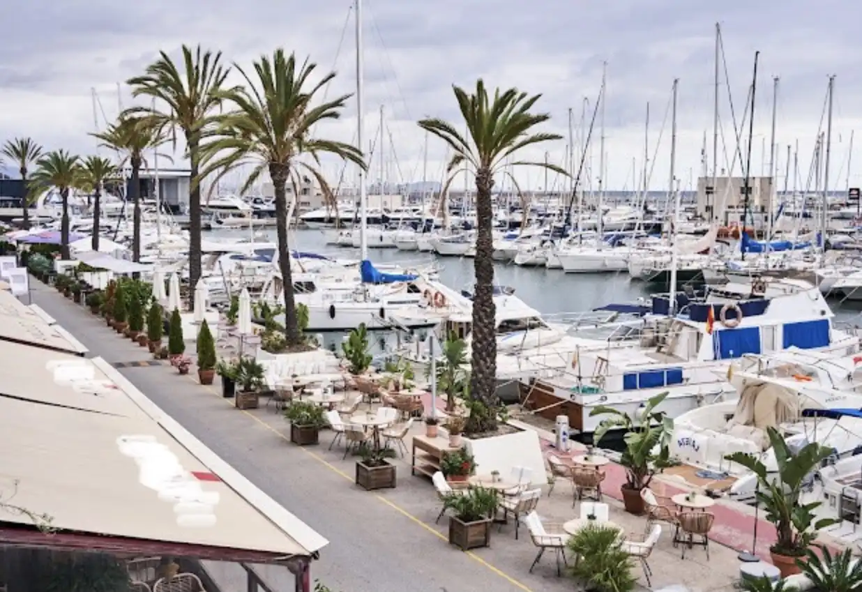 Einfamilien-Reihenhaus zum Verkauf in El Masnou mit Heizung, Privatgarten und Terrasse