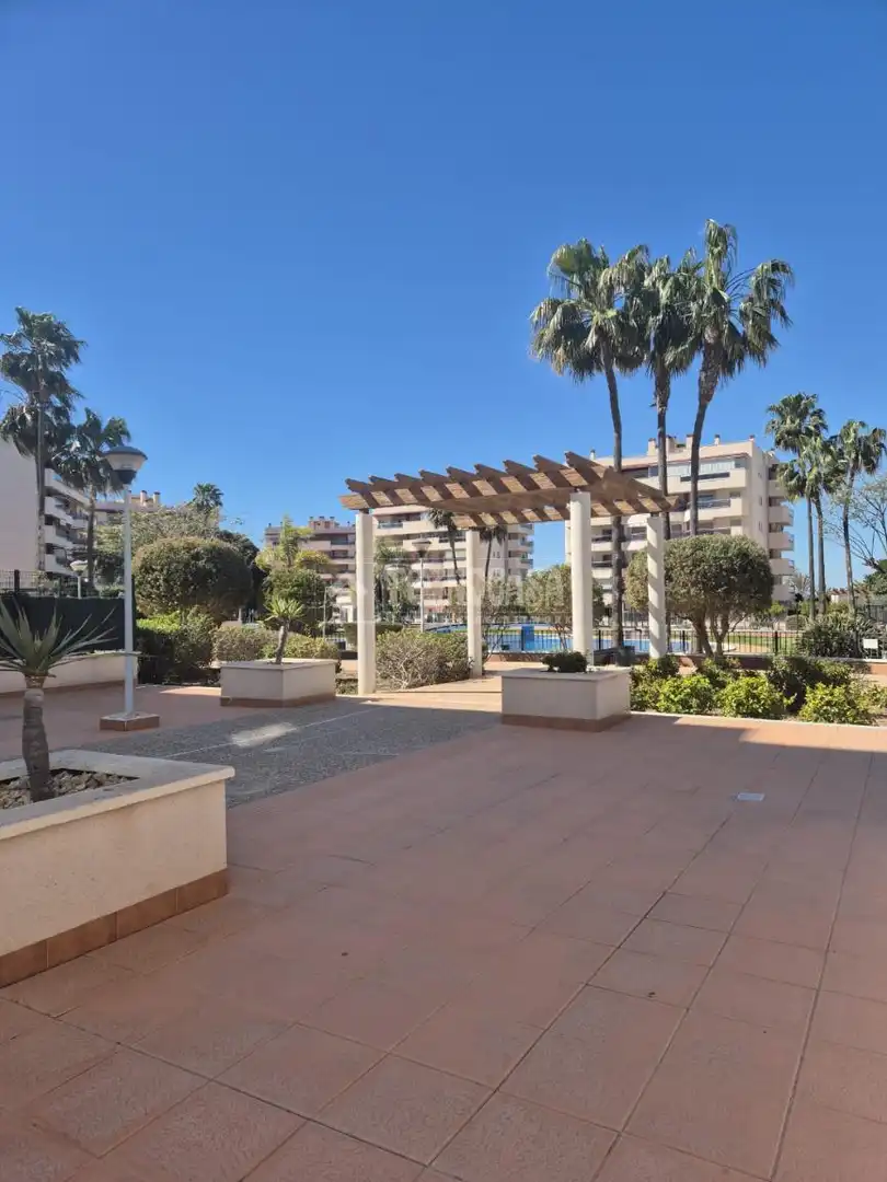 Jardín de Piso en venta en Alicante / Alacant con Aire acondicionado, Terraza y Piscina comunitaria