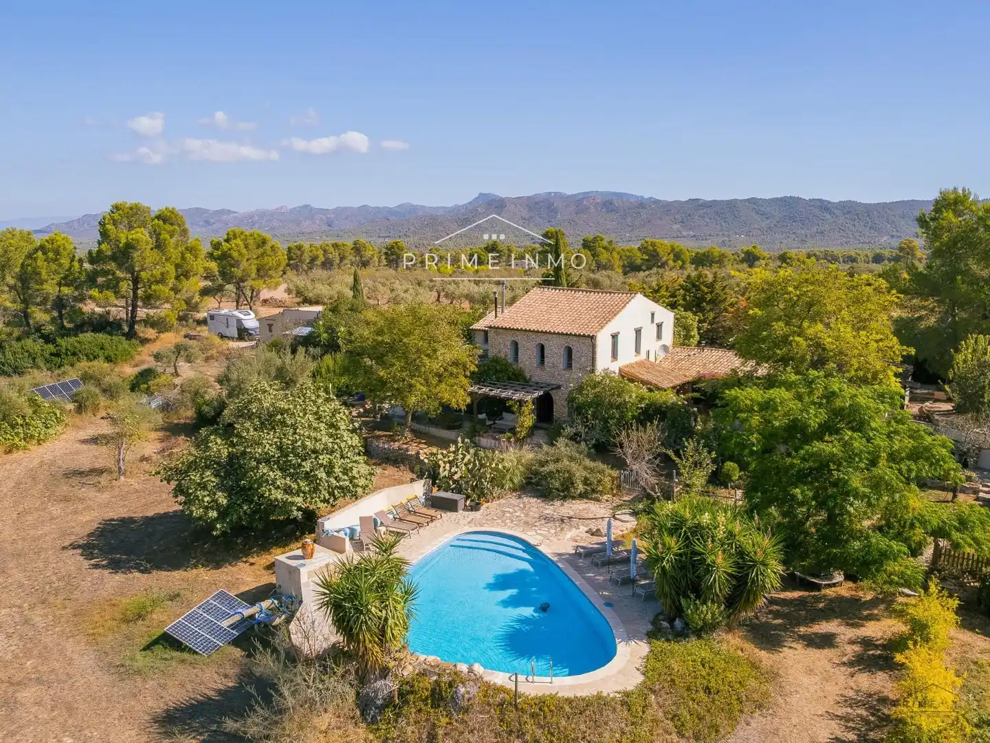 Casa rústica amb piscina en venda a Rasquera