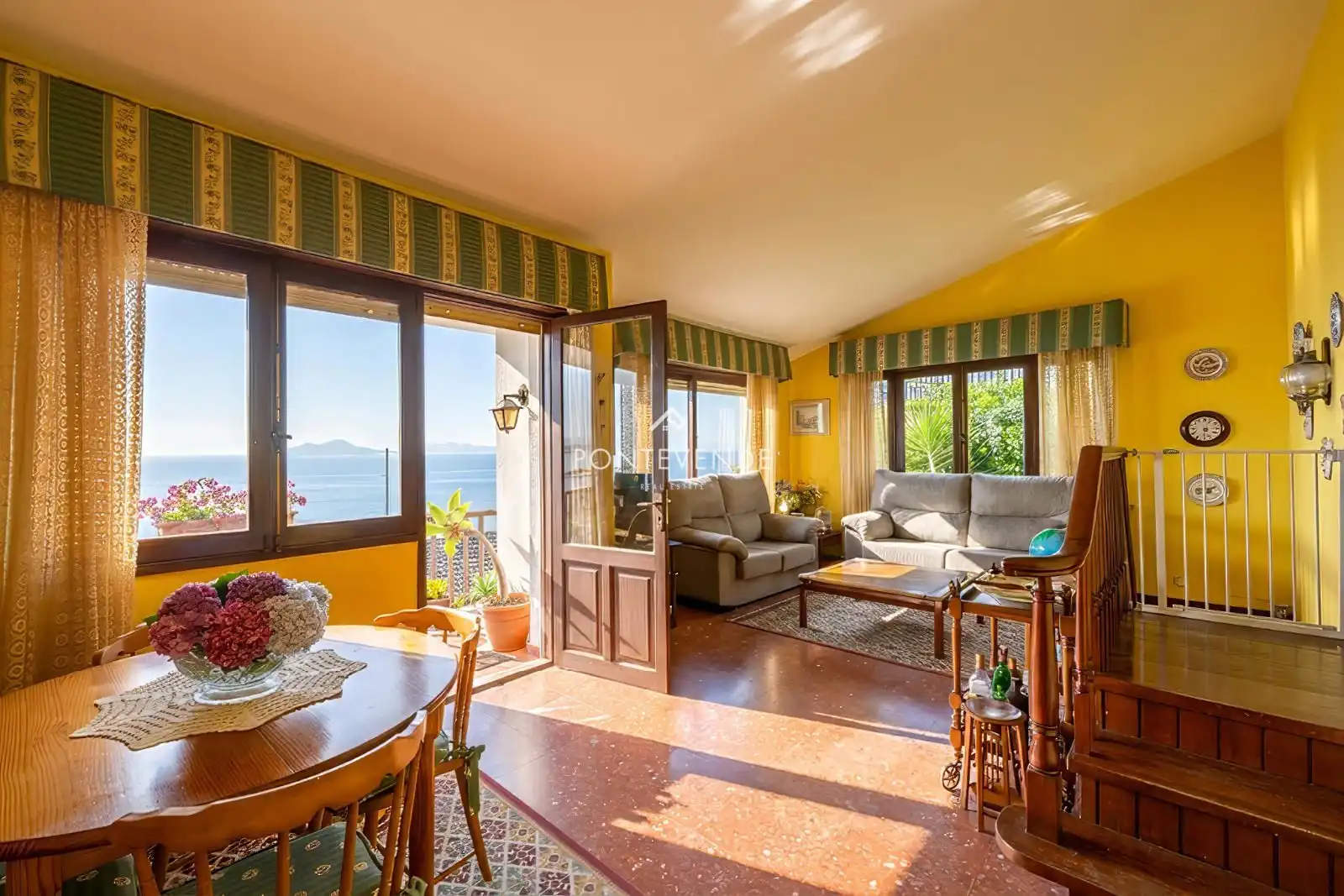 Living room of Houses for sale in Vigo   with Private garden, Terrace and Furnished