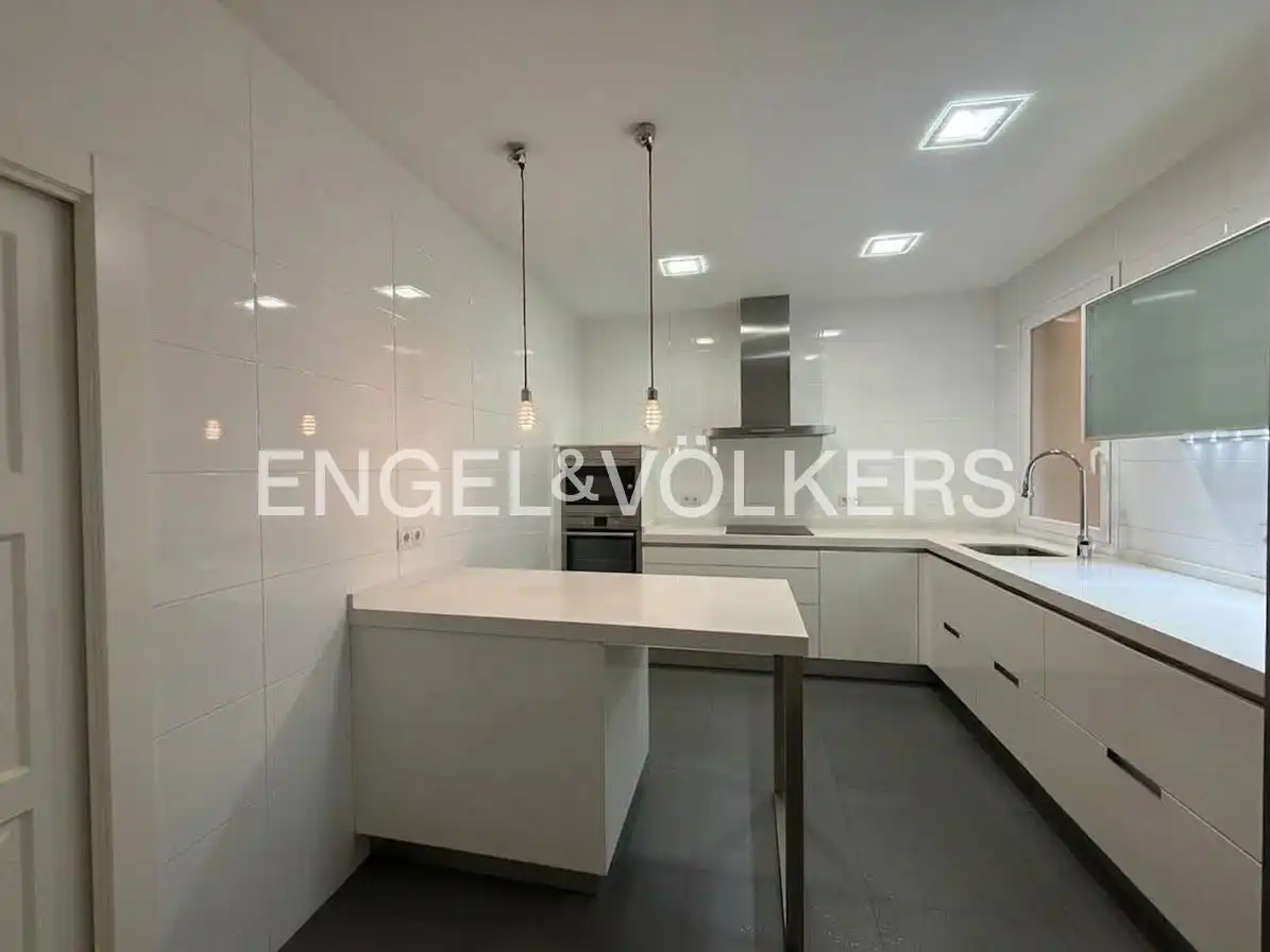Kitchen of Flat for rent in Madrid  with Air Conditioner, Heating and Parquet flooring