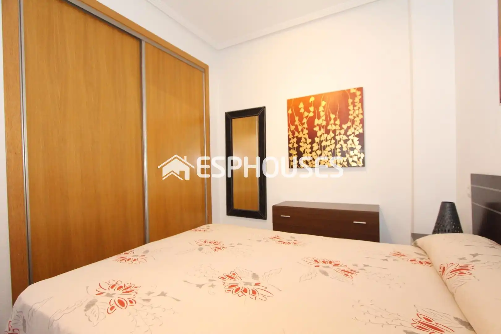 Habitación de Apartamento en venta en Guardamar del Segura con Terraza, Trastero y Amueblado