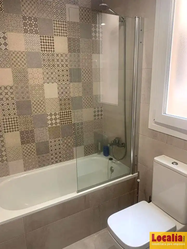 Badezimmer von Wohnung zum Verkauf in Palencia mit Möbliert