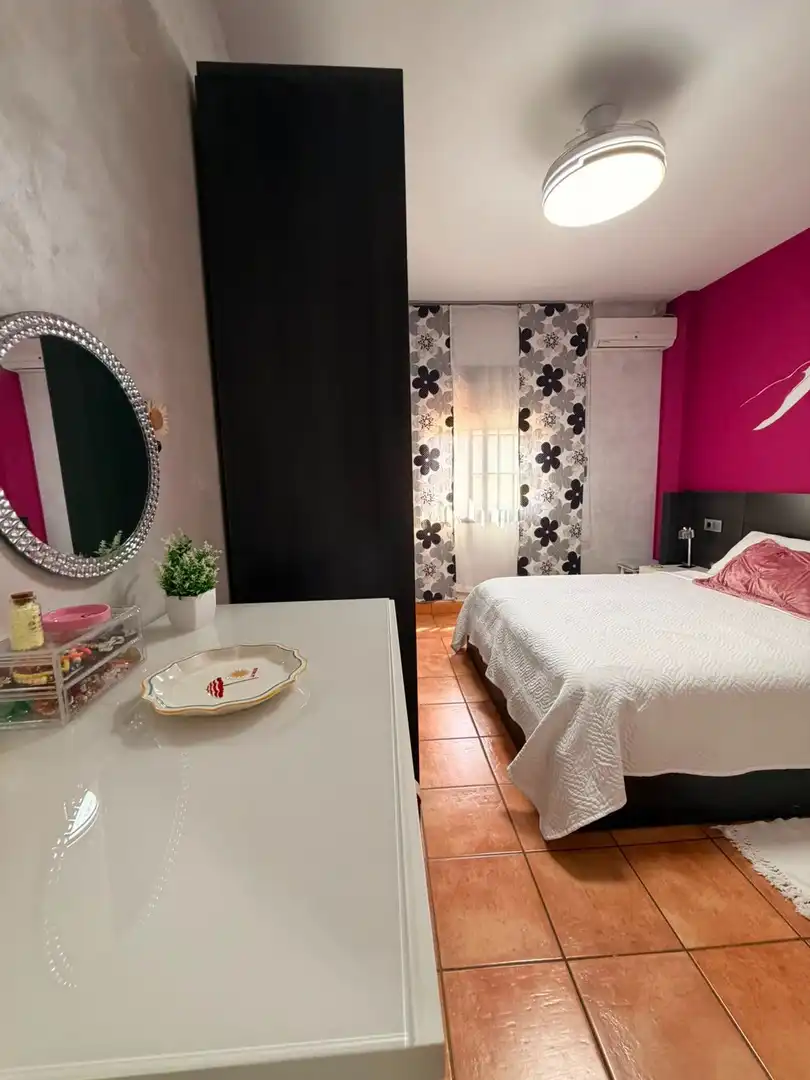 Dormitori de Casa o xalet en venda en Mairena del Alcor amb Aire condicionat, Terrassa i Traster