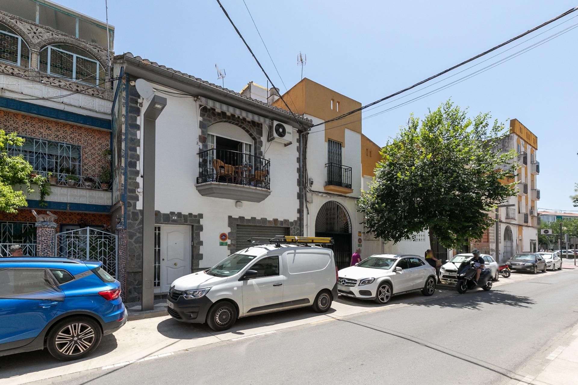 Vista exterior de Casa adosada en venda en Maracena amb Aire condicionat, Terrassa i Alarma