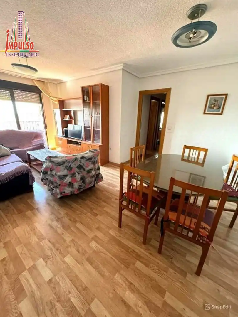 Sala de estar de Piso en venta en Albacete con Calefacción, Amueblado y Balcón