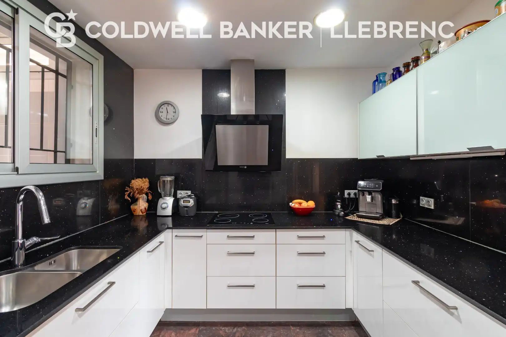 Cocina de Casa o chalet en venta en Barcelona con Aire acondicionado, Calefacción y Jardín privado