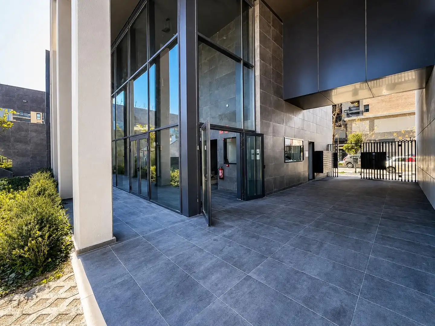 Außenansicht von Wohnung zum Verkauf in Valencia mit Klimaanlage, Terrasse und Abstellraum