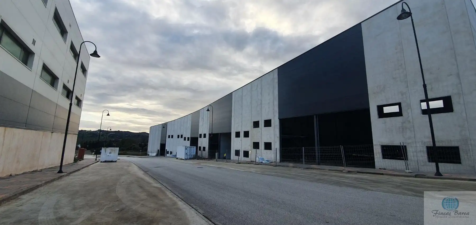 Außenansicht von Fabrikhallen zur Miete in Mijas