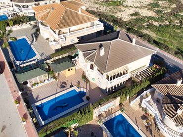 Xalet amb piscina en venda a Benimar