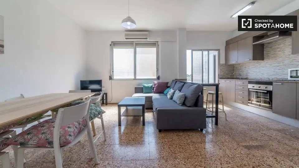 Sala d'estar de Pis de lloguer en Valencia amb Aire condicionat, Calefacció i Moblat